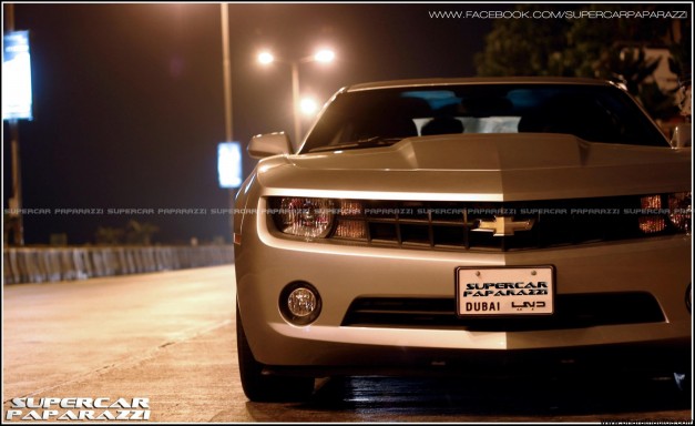 Chevrolet-Camaro-on-Mumbai-roads