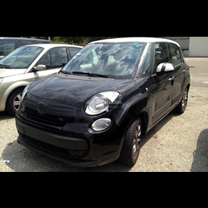 Spy Shots - Fiat 500XL spotted abroad, likely to rival Maruti Ertiga in India