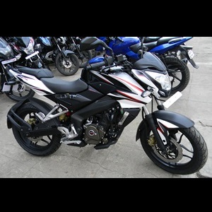 new-bajaj-pulsar-200ns-dual-tone-india