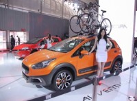 2014-auto-expo-fiat-new-linea-avventura-concept-500-abarth