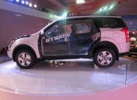 2014-auto-expo-mahindra-showcases-quanto-amt-xuv-hybrid-formula-e-car