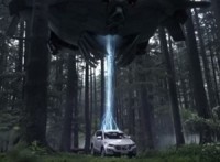 video-hyundai-santa-fe-outruns-aliens-official-tvc
