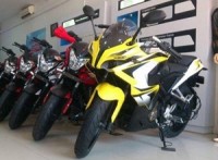 bajaj-pulsar-200-ss-reached-showrooms