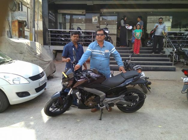bajaj-dominar-400-twilight-plum-first-delivery-begins-across-22-cities