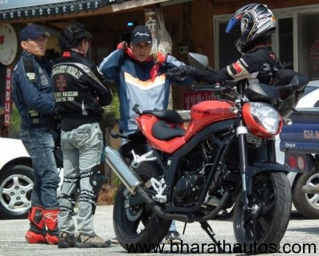 Spied - 2012 Hyosung GT250 Naked version, is this India bound?