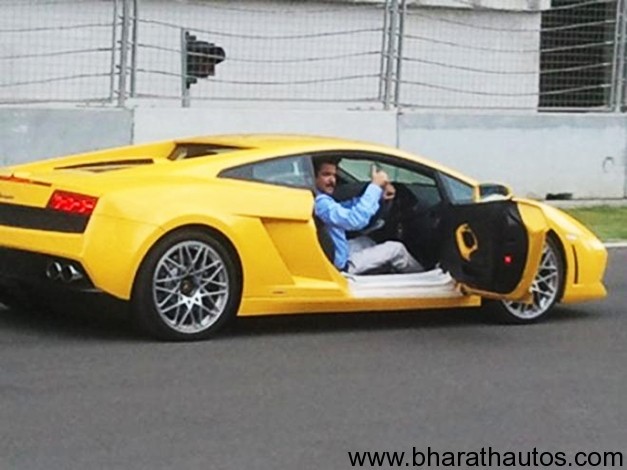 Anil Kapoor & Ajay Devgan raced Lamborghinis on F1 track (Video)