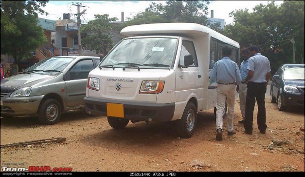 Ashok-Leyland-Dost-Express-Passenger-Van-India-FrontView