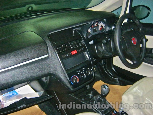 Fiat-Linea-Classic-dashboard-spyshot-India