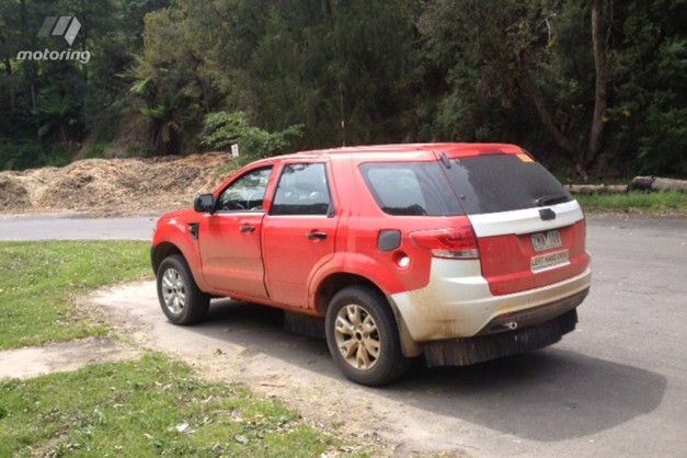 2015-Ford-Endeavour-test-mule-spyshot