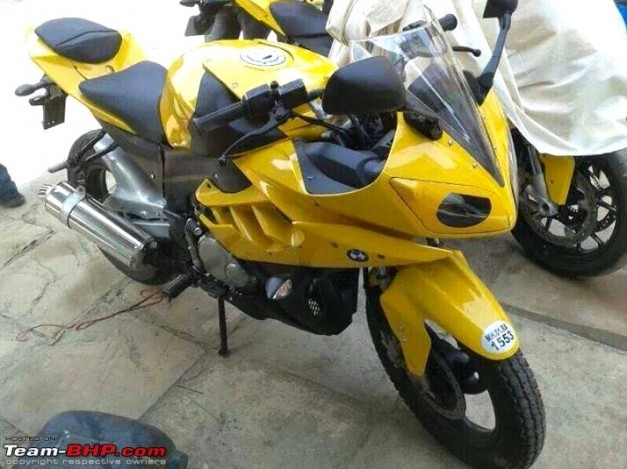 BMW-S1000RR-Bajaj-Pulsar-150-Dhoom3