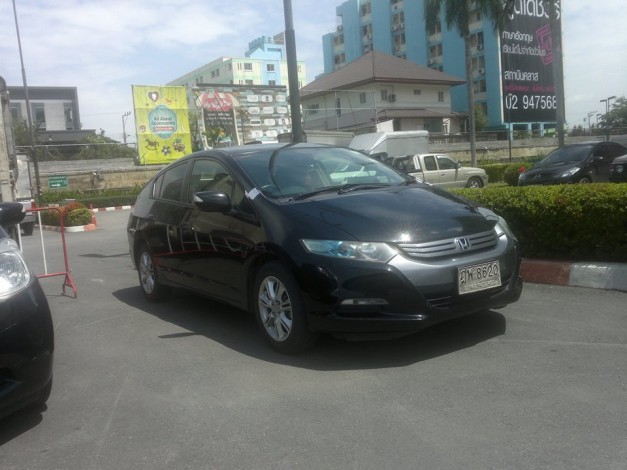 Honda-Insight-sedan-India-Front-View
