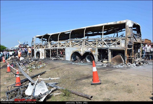 Volvo-Bus-fire-incident-Bangalore-Hyderabad-Side-View