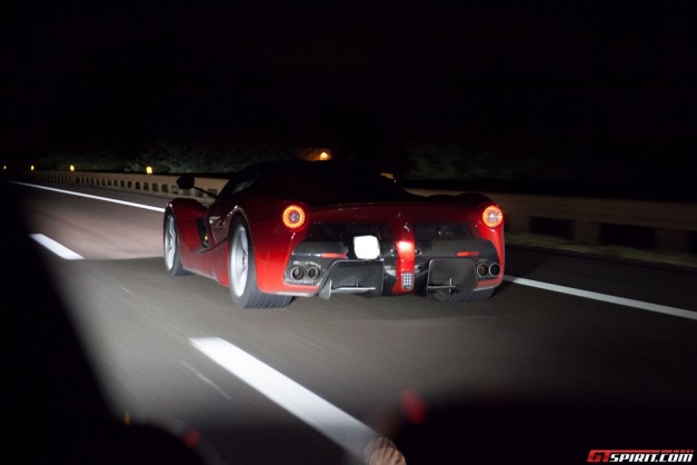 ferrari-laferrari-flexes-963hp-muscle-on-highway-while-audi-r8-v10-plus-follows-rear-view