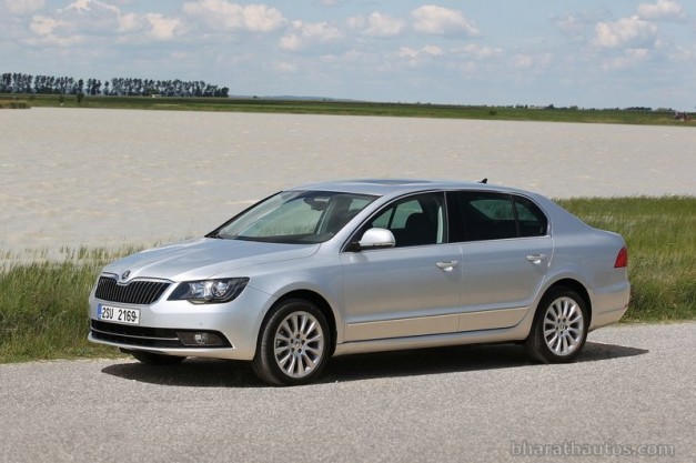 2014-Skoda-Superb-India