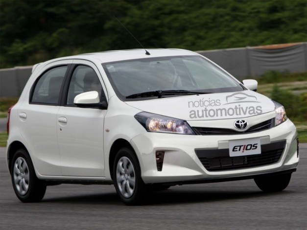 new-2014-toyota-etios-liva-facelift-india-front-view