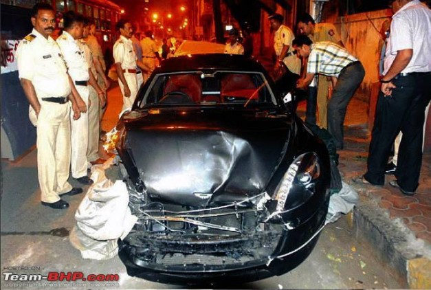 reliance-akash-ambani-aston-martin-rapide-crash-in-mumbai