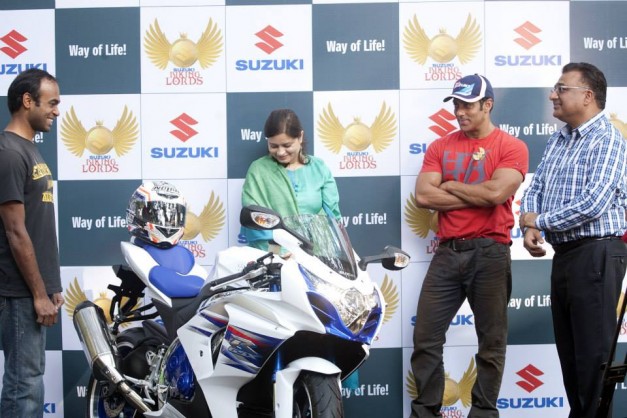 salman-khan-suzuki-gsx-r1000z-special-edition-india-delivery