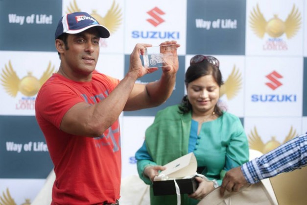 salman-khan-suzuki-gsx-r1000z-special-edition-india-momento