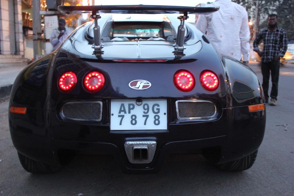 Maruti Suzuki Esteem converted into a Bugatti Veyron