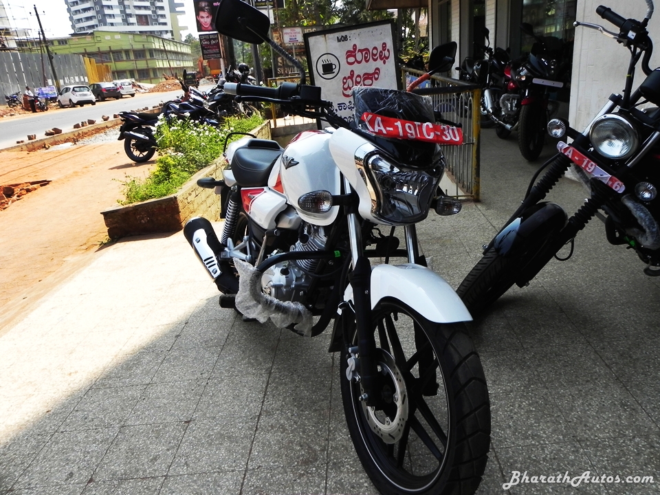 Bajaj V15 The Invincible Motorcycle Detailed Review And Picture