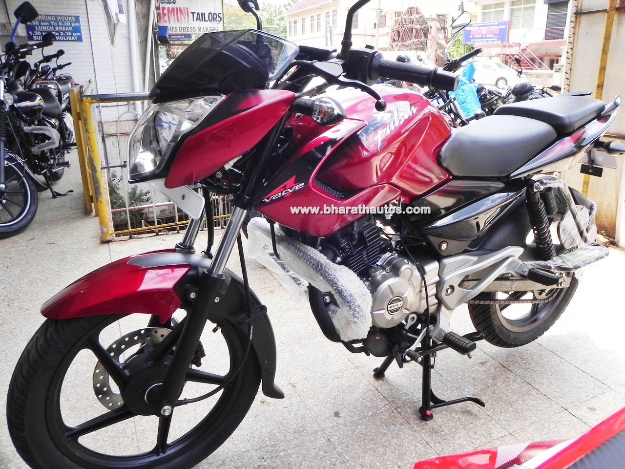 Pulsar 135 discount new model price