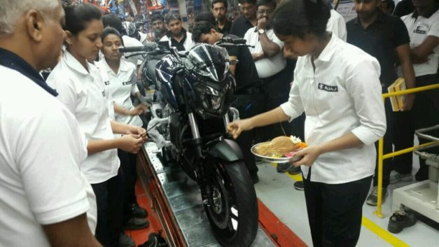 bajaj-dominar-400-production-starts-launch-december-15