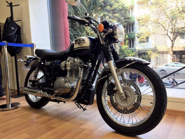 kawasaki-w800-displayed-pune-gauge-customer-response
