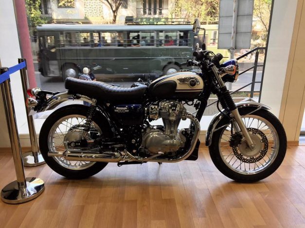 kawasaki-w800-showcased-pune-gauge-customer-response