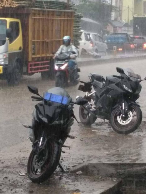 upcoming-new-2017-yamaha-r15-v3-spied-pictures-photos-images-snaps