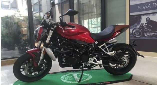 2017-benelli-tnt-750gs-naked-streetfighter-rear-back-pictures-photos-images-snaps-video