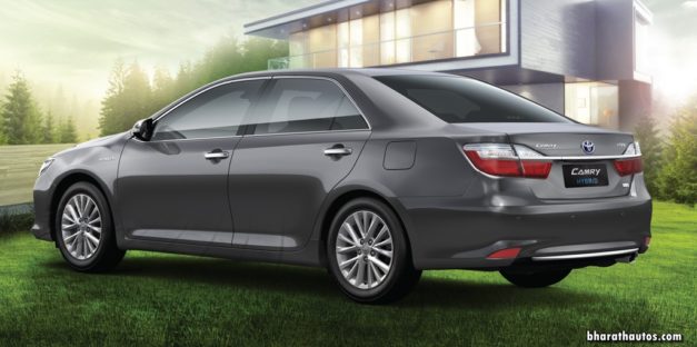 2017-toyota-camry-hybrid-india-rear-back-pictures-photos-images-snaps-video