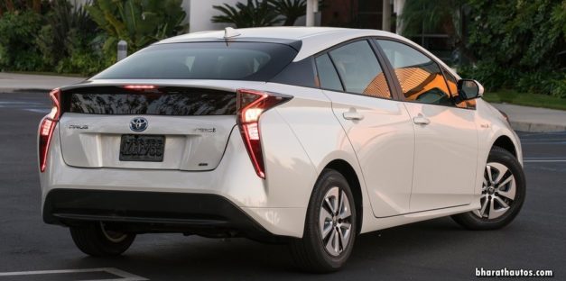 2017-toyota-prius-hybrid-india-rear-back-pictures-photos-images-snaps-video