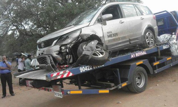 tata-hexa-accident-crash-front-pictures-alloy-wheels-axle-photos-images-snaps