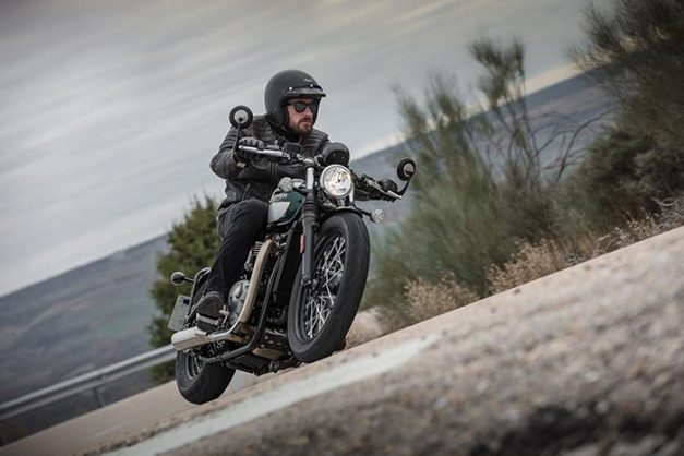 2017-triumph-bonneville-green-stunning-competition-frozen-silver-british-racing-twist-india-pictures-photos-images-snaps-gallery