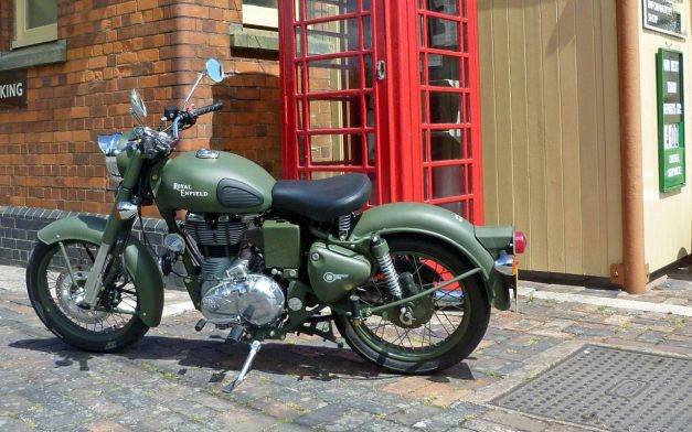 2017-royal-enfield-classic-battle-green-india-outlets-photos-images-snaps-pictures-gallery