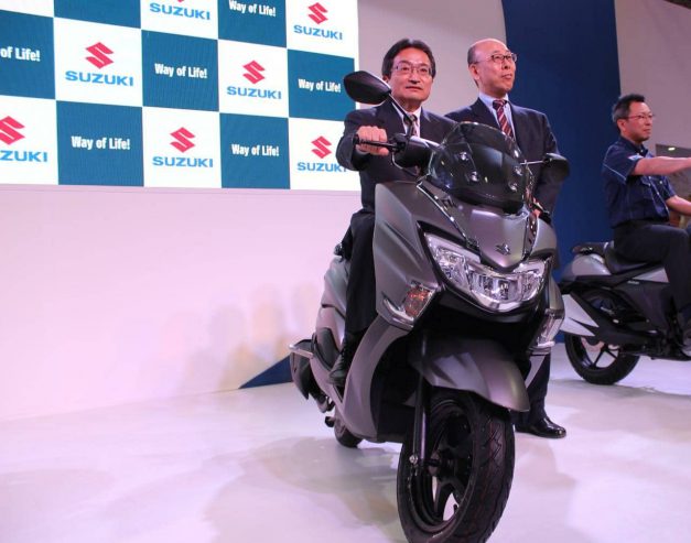 Misterio basura borroso 2018 Auto Expo: Suzuki unveils 125cc maxi-scooter Burgman Street