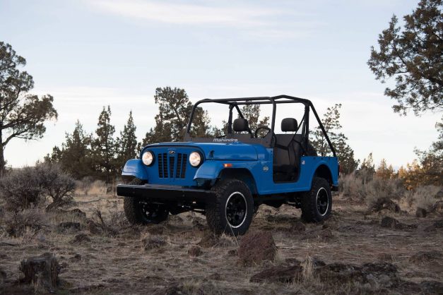 mahindra-roxor-off-roader-usa-america-front-side-pictures-photos-images-snaps-gallery