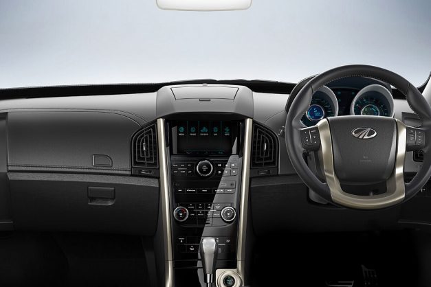 2018-new-mahindra-xuv500-facelift-dashboard-interior-pictures-photos-images-snaps-gallery