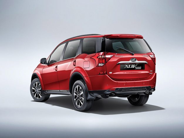 2018-new-mahindra-xuv500-facelift-rear-back-pictures-photos-images-snaps-gallery