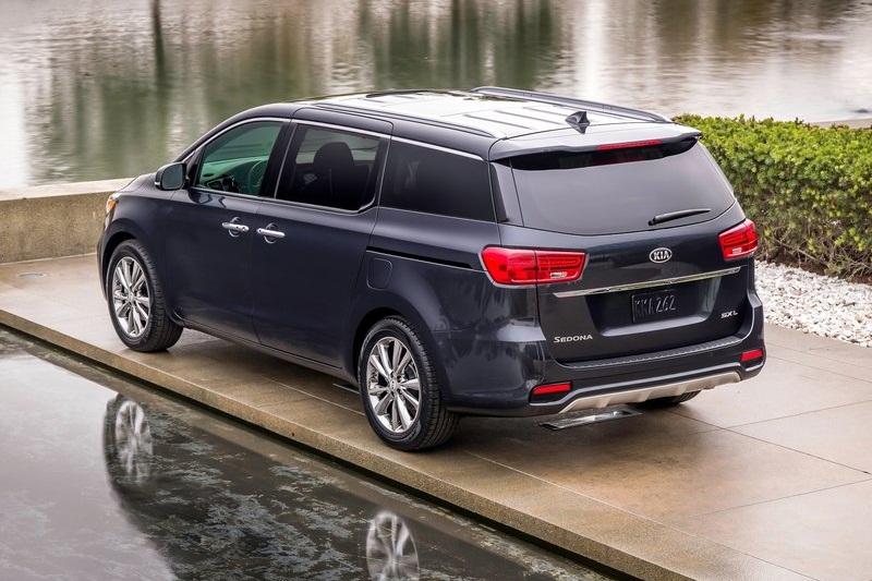 Kia Grand  Carnival and Stonic on the cards for India 