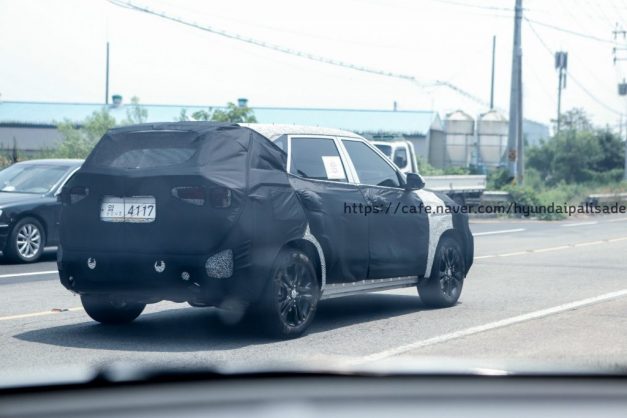 kia-sp-kia-tusker-mid-size-suv-spied-rear-back-shape-india-pictures-photos-images-snaps-gallery