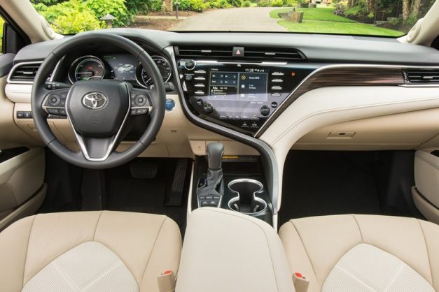 next-gen-2019-toyota-camry-dashboard-cabin-interior-inside-india-pictures-photos-images-snaps-gallery