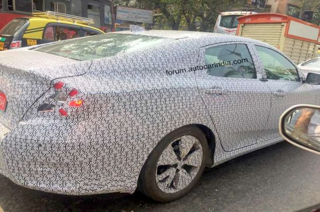 new-2019-honda-civic-spied-india-rear-back-pictures-photos-images-snaps-gallery