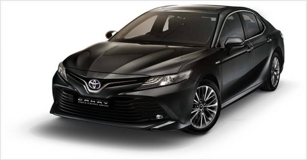 2019-toyota-camry-hybrid-exterior-outside-india-pictures-photos-images-snaps-gallery