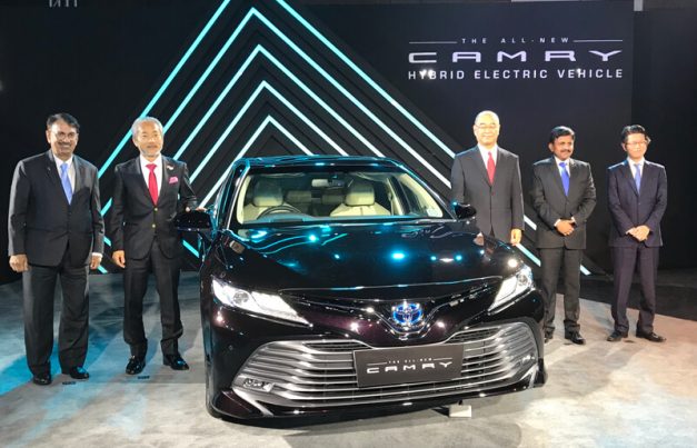 2019-toyota-camry-hybrid-india-pictures-photos-images-snaps-gallery