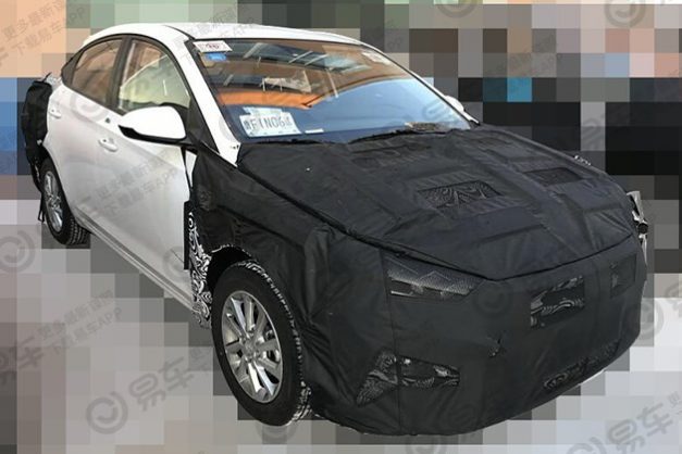 2020-hyundai-verna-yuena-facelift-india-front-side-pictures-photos-images-snaps-gallery