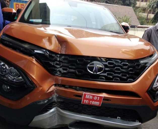 tata-harrier-first-accident-concorde-motors-prabhadevi-mumbai-india