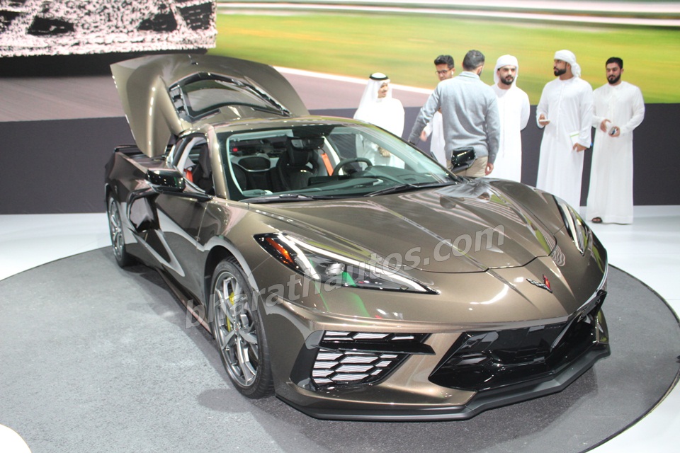 2020-chevrolet-corvette-stingray-front-three-quarter-dubai-motor-show-pictures-photos-images-snaps-gallery