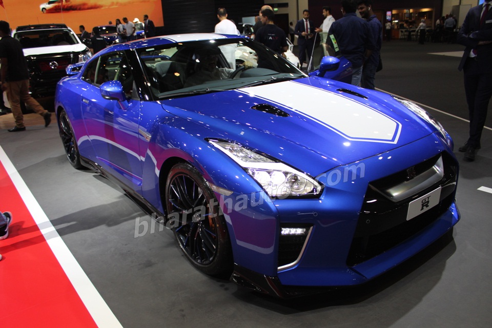 2020-nissan-gtr-50th-anniversary-edition-front-three-quarter-dubai-motor-show-pictures-photos-images-snaps-gallery