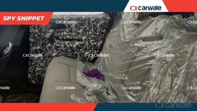 2020-mahindra-xuv500-middle-second-row-seating-pictures-photos-images-snaps-gallery